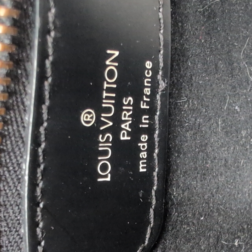 Louis Vuitton LV| Black Epi Handbag with Gold Toned Accents - Picture 4 of 16